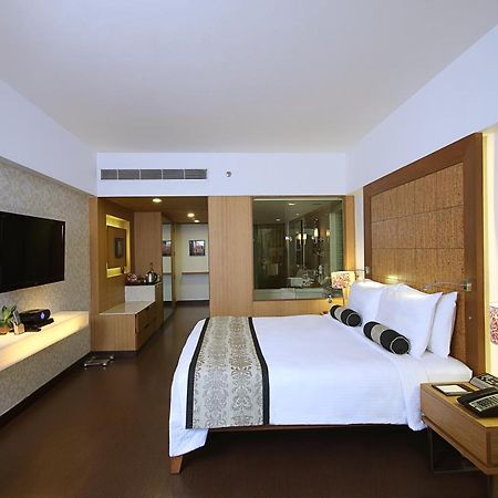 Fortune Select Sg Highway, Ahmedabad - Member Itc Hotels' Group Esterno foto