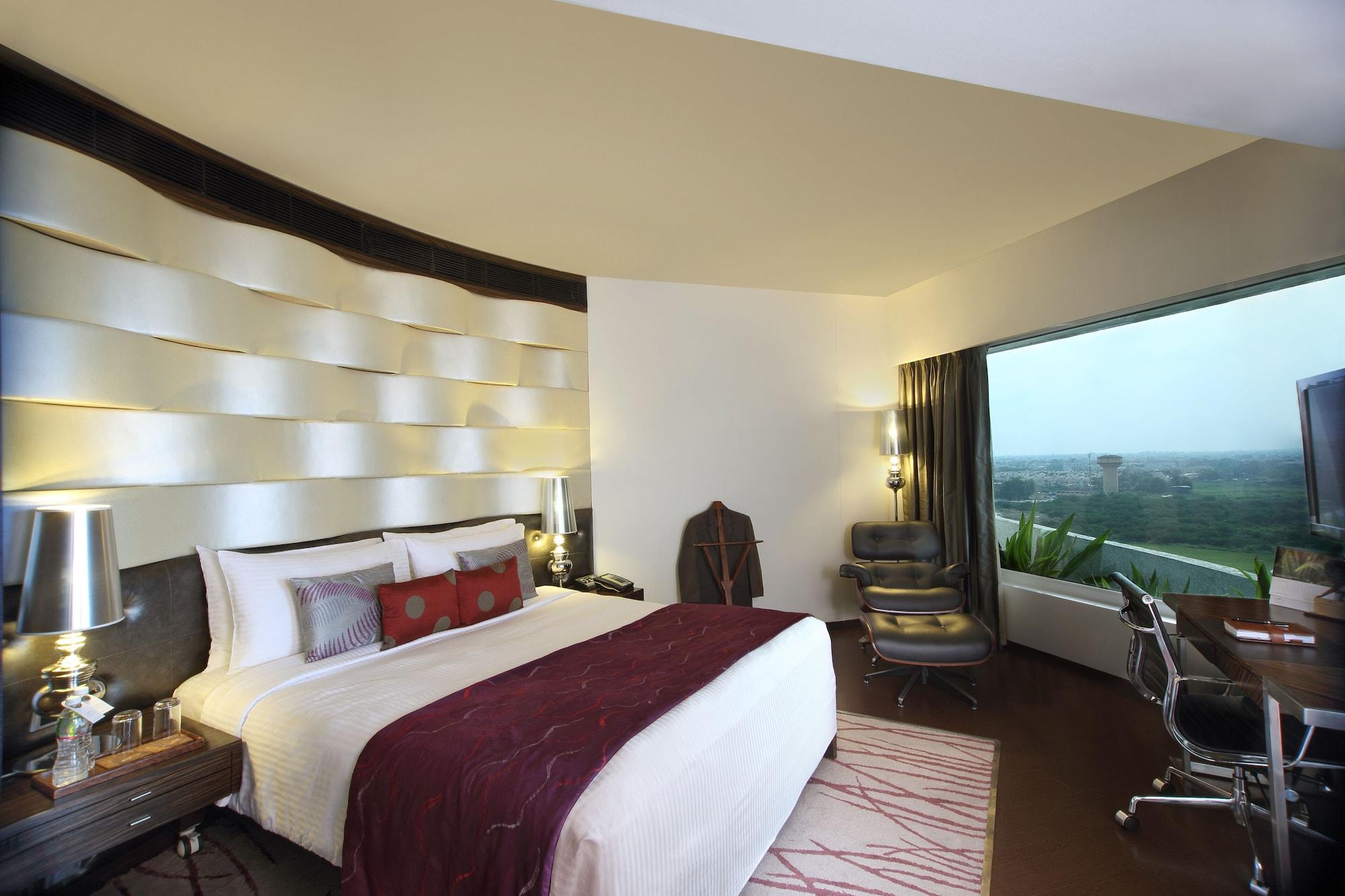 Fortune Select Sg Highway, Ahmedabad - Member Itc Hotels' Group Esterno foto