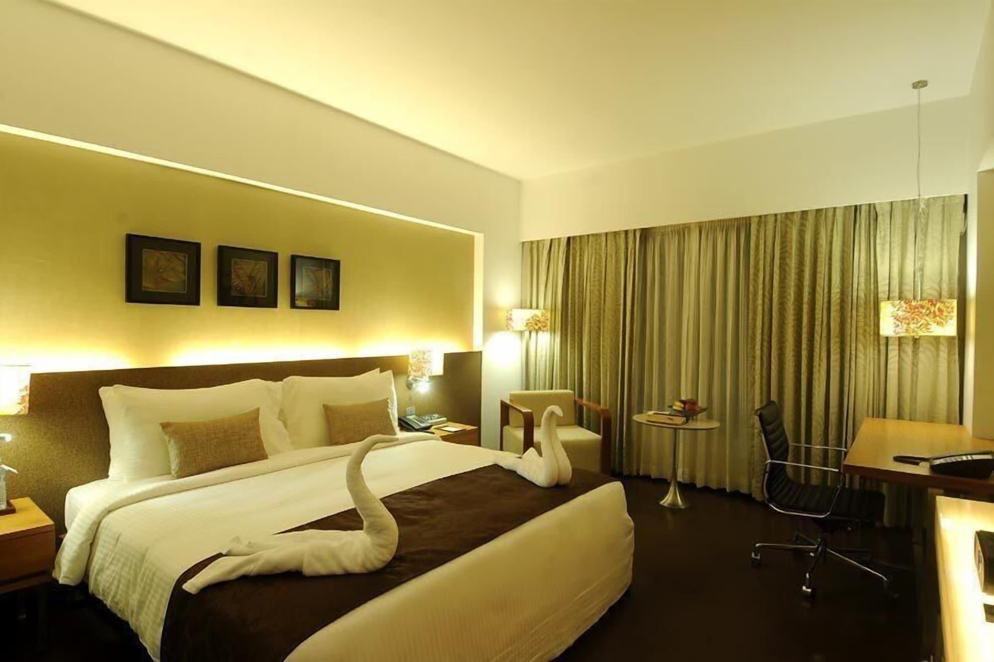 Fortune Select Sg Highway, Ahmedabad - Member Itc Hotels' Group Esterno foto