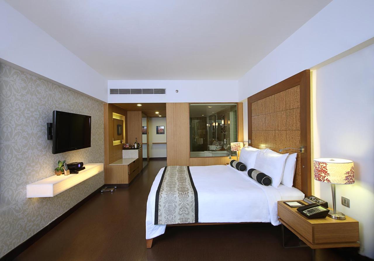 Fortune Select Sg Highway, Ahmedabad - Member Itc Hotels' Group Esterno foto