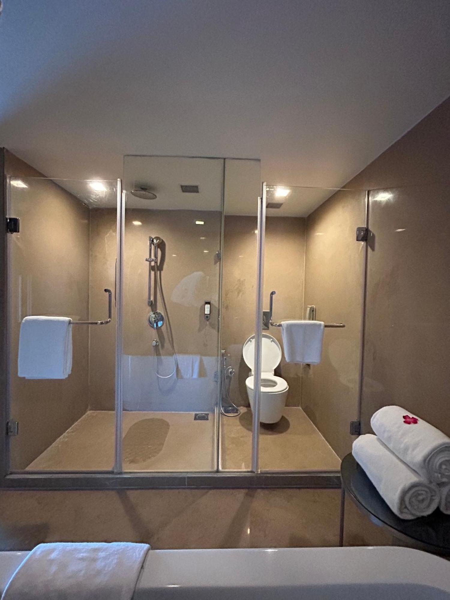 Fortune Select Sg Highway, Ahmedabad - Member Itc Hotels' Group Esterno foto