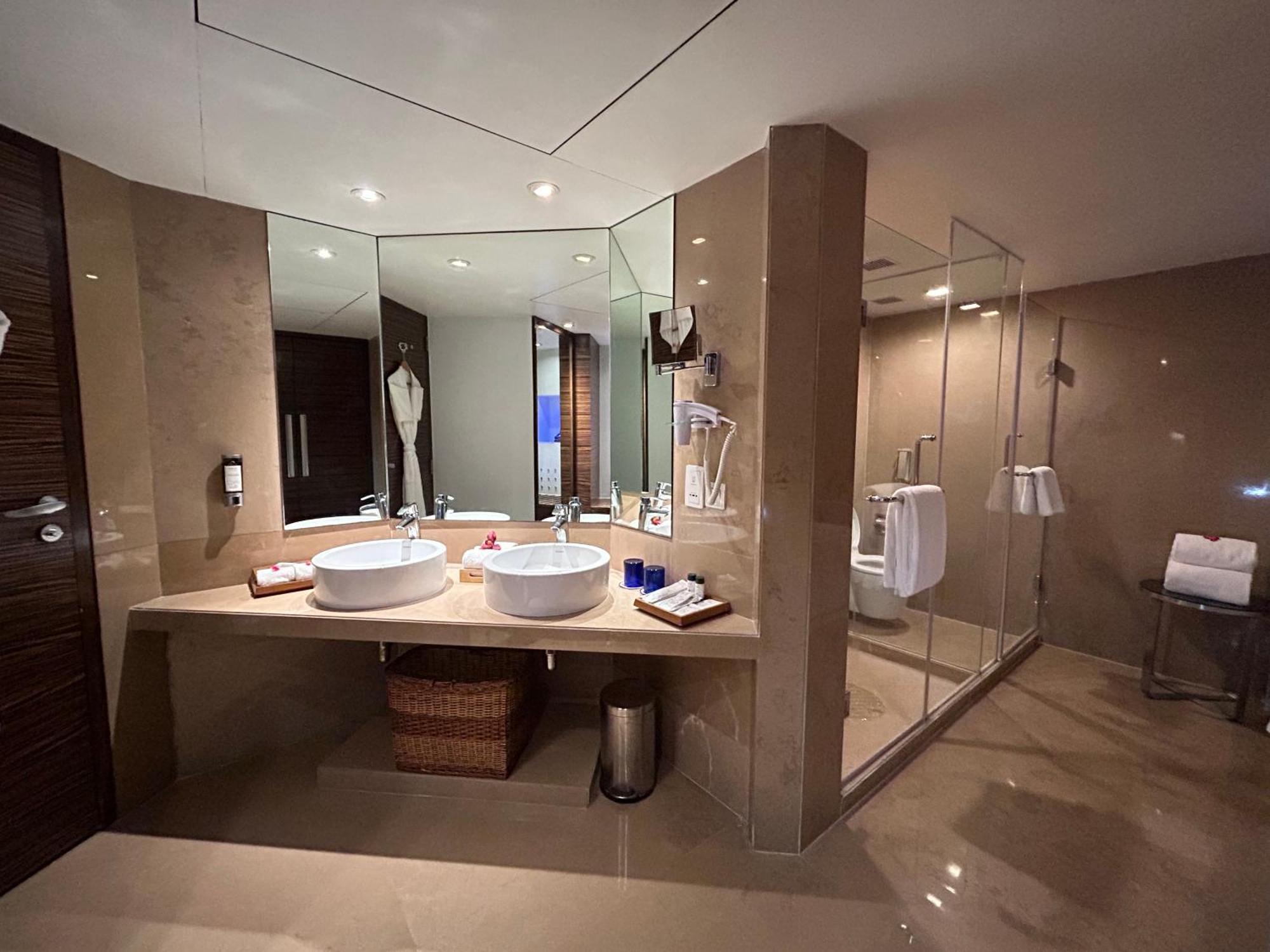 Fortune Select Sg Highway, Ahmedabad - Member Itc Hotels' Group Esterno foto