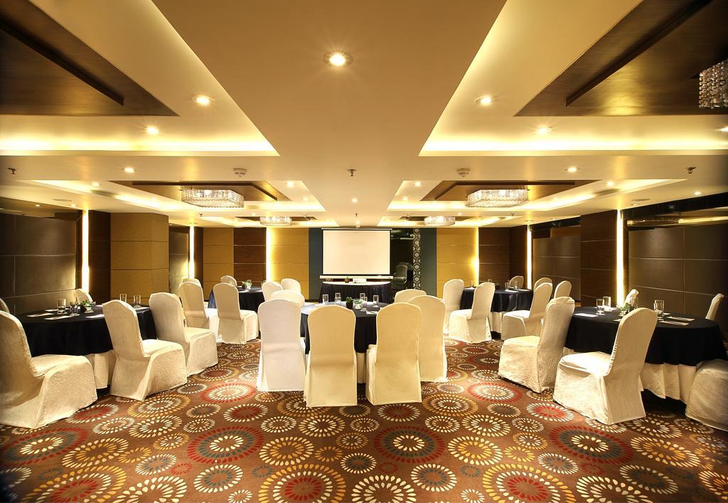 Fortune Select Sg Highway, Ahmedabad - Member Itc Hotels' Group Esterno foto