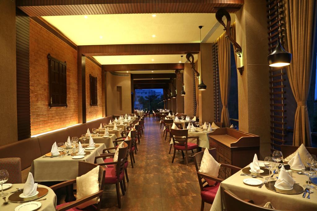 Fortune Select Sg Highway, Ahmedabad - Member Itc Hotels' Group Esterno foto