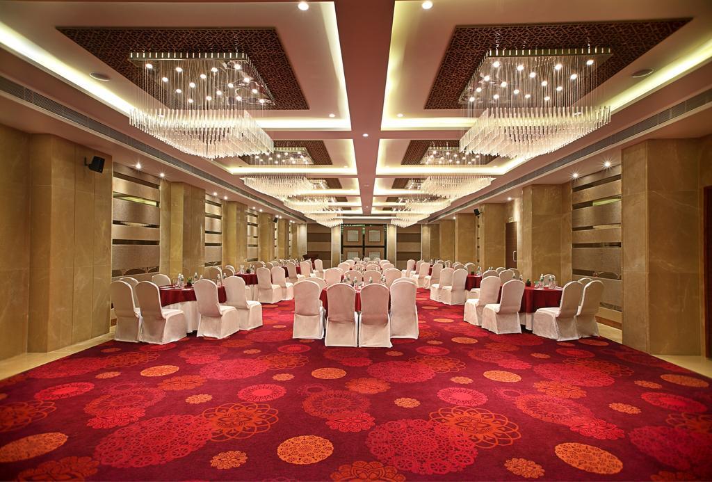 Fortune Select Sg Highway, Ahmedabad - Member Itc Hotels' Group Esterno foto
