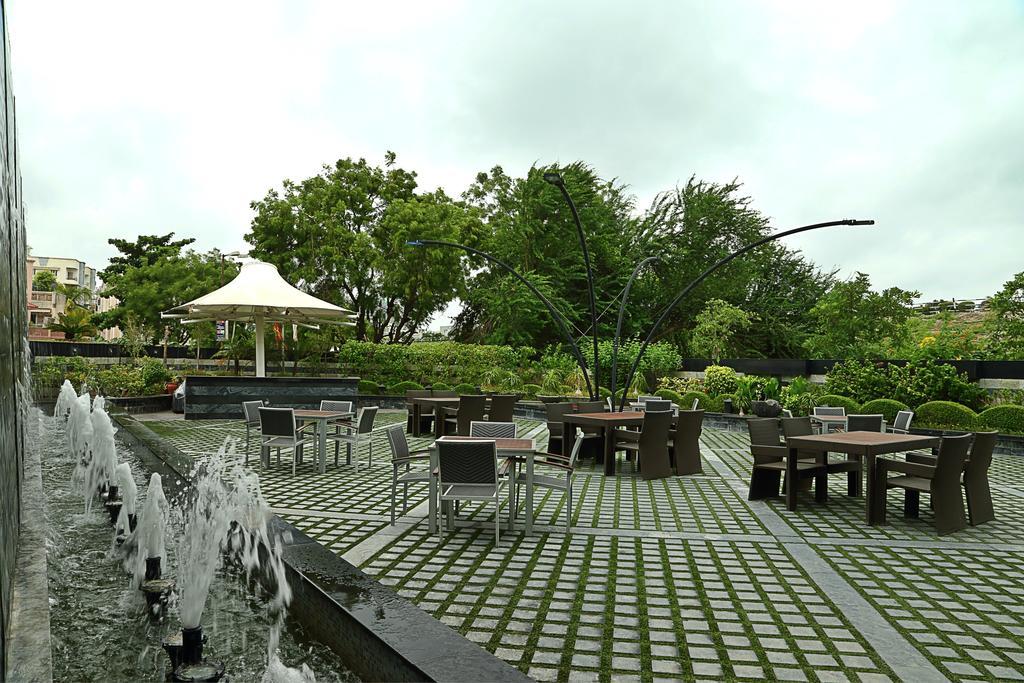 Fortune Select Sg Highway, Ahmedabad - Member Itc Hotels' Group Esterno foto