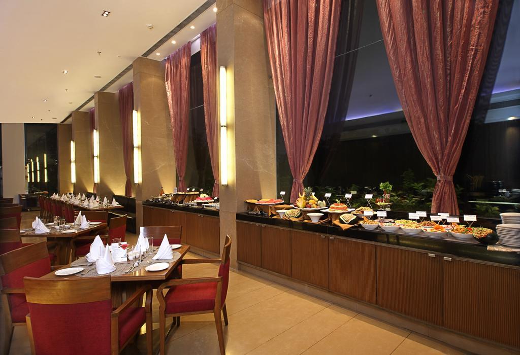 Fortune Select Sg Highway, Ahmedabad - Member Itc Hotels' Group Esterno foto
