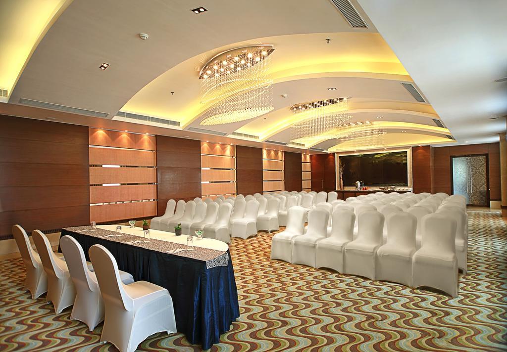 Fortune Select Sg Highway, Ahmedabad - Member Itc Hotels' Group Esterno foto