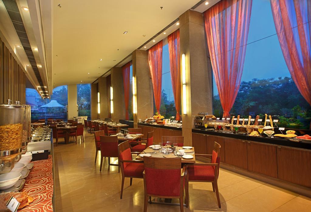 Fortune Select Sg Highway, Ahmedabad - Member Itc Hotels' Group Esterno foto