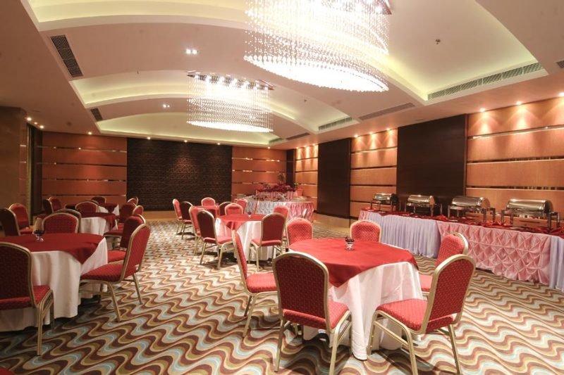 Fortune Select Sg Highway, Ahmedabad - Member Itc Hotels' Group Esterno foto