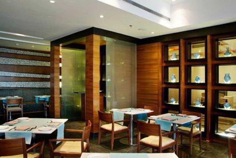 Fortune Select Sg Highway, Ahmedabad - Member Itc Hotels' Group Esterno foto