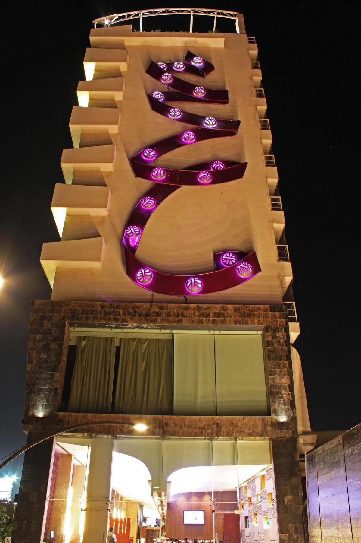 Fortune Select Sg Highway, Ahmedabad - Member Itc Hotels' Group Esterno foto