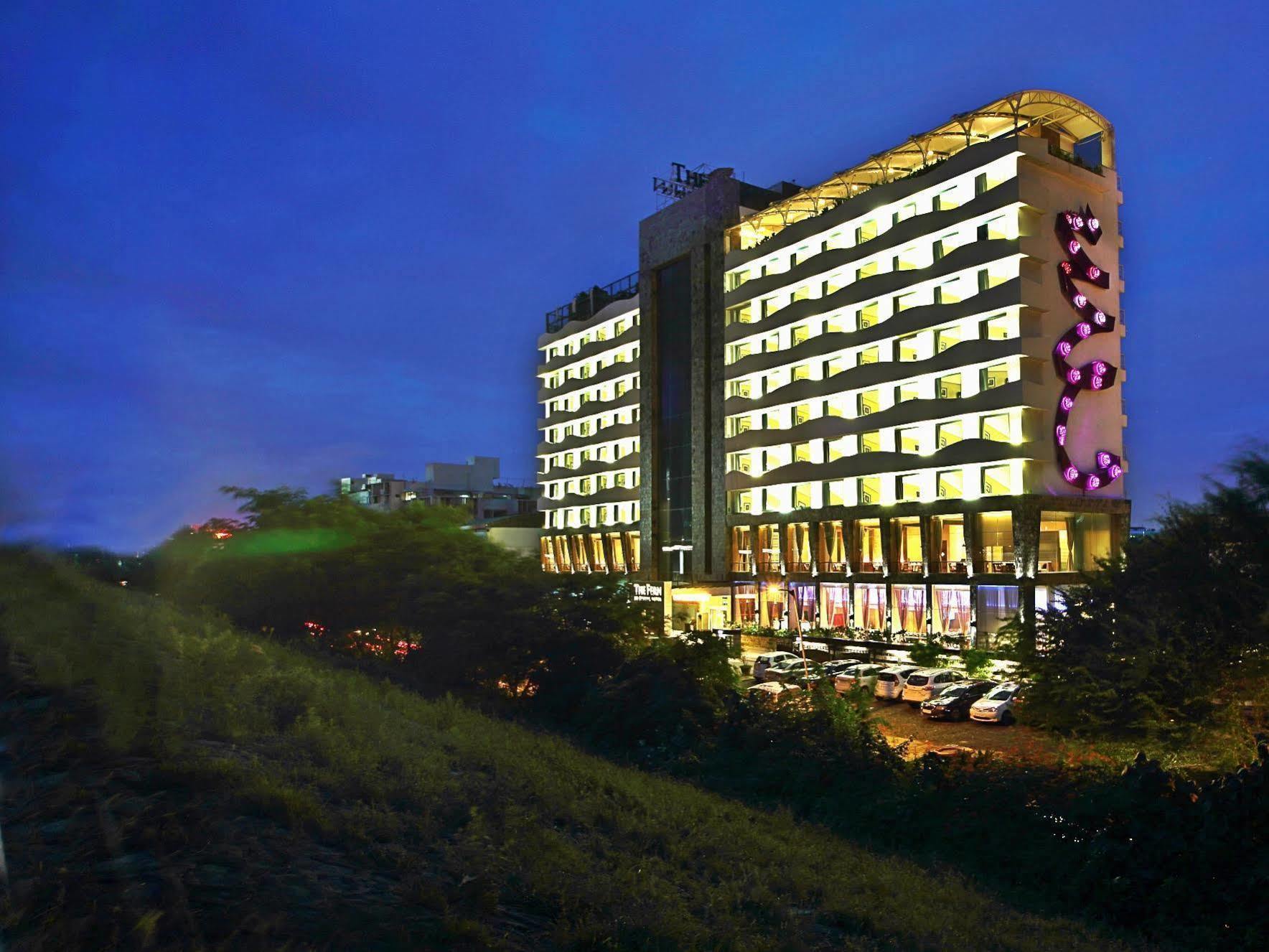 Fortune Select Sg Highway, Ahmedabad - Member Itc Hotels' Group Esterno foto