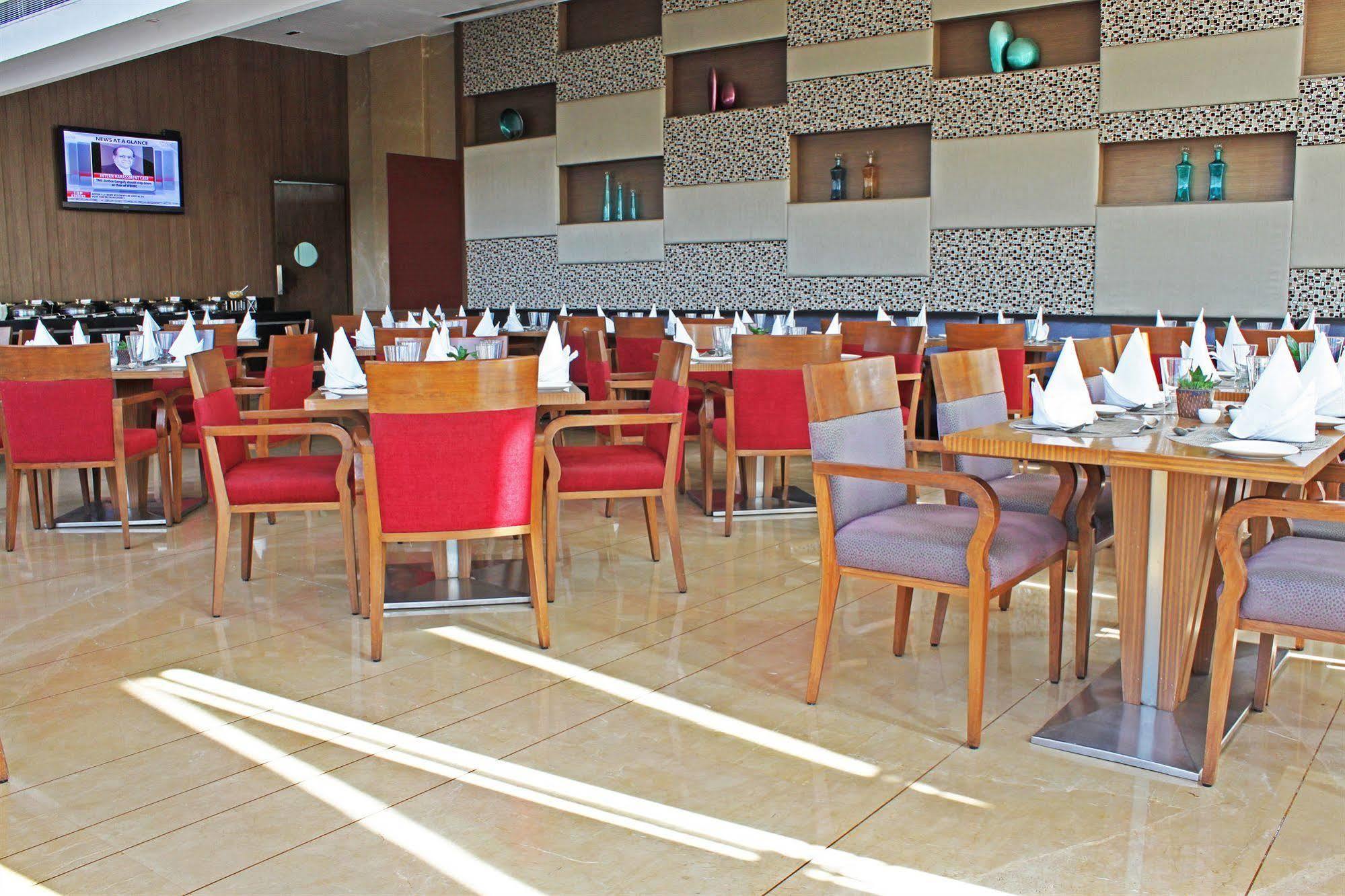 Fortune Select Sg Highway, Ahmedabad - Member Itc Hotels' Group Esterno foto