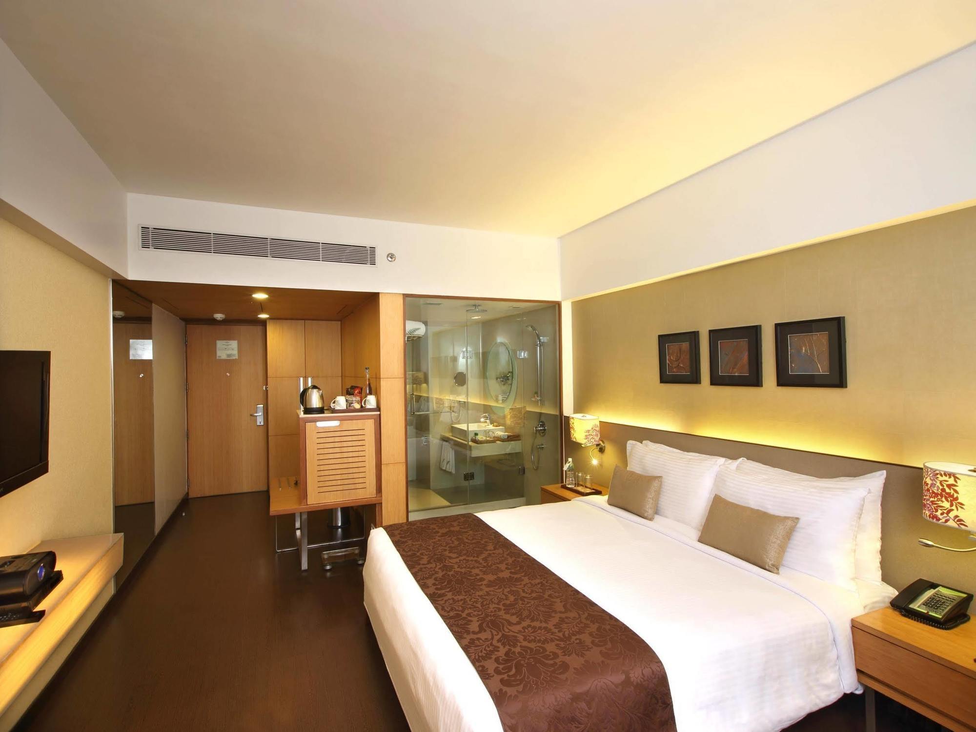 Fortune Select Sg Highway, Ahmedabad - Member Itc Hotels' Group Esterno foto